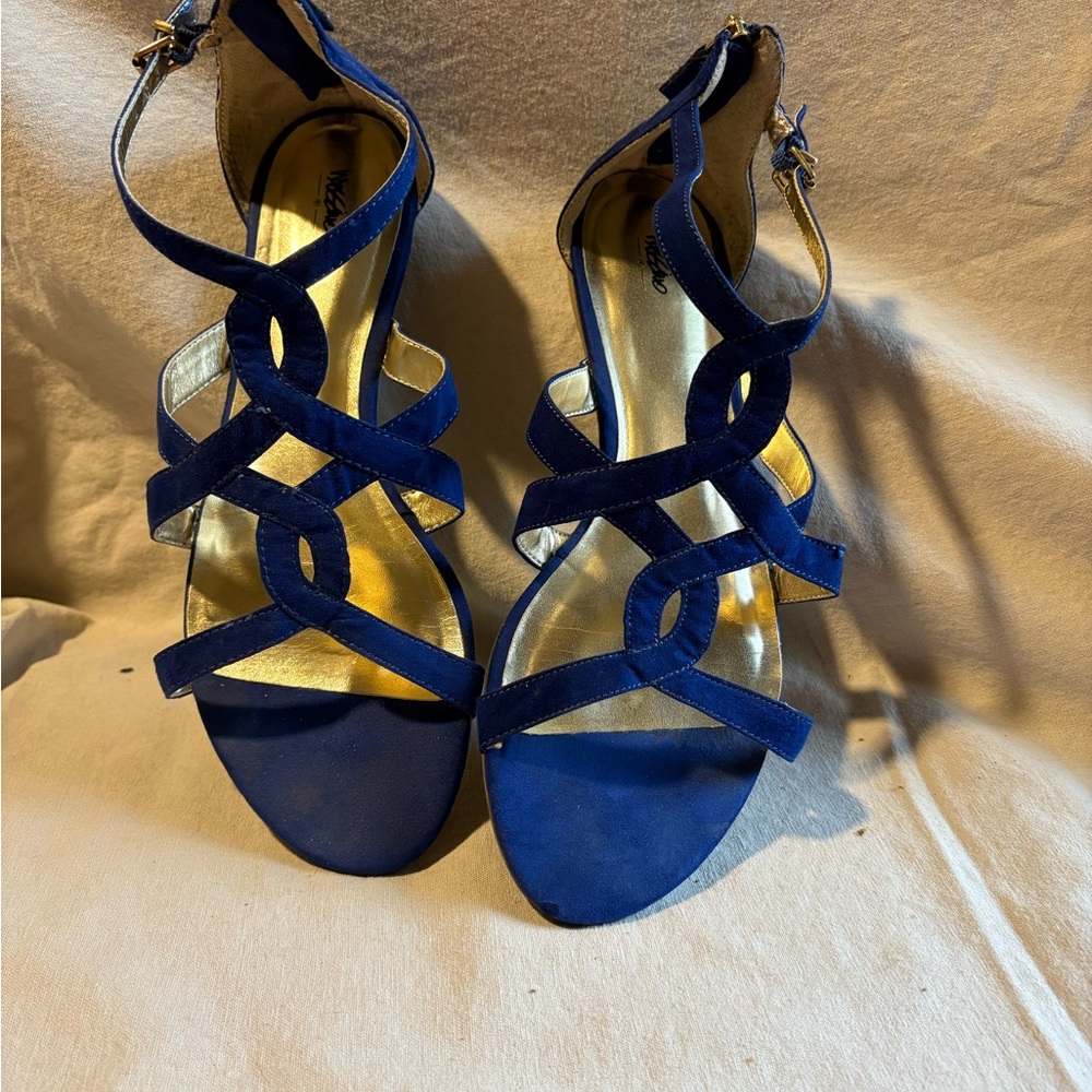 Elegant Blue Strappy Sandals